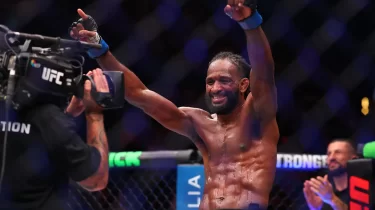 Шавкат Рахмоновтың экс-қарсыласы UFC-де сенсациялық жеңіске жетті