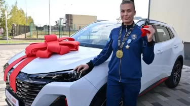 Солтүстік Қазақстан әкімдігі Наталья Богдановаға қымбат көлік сыйлады