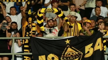 «Қайрат» – «Реал» матчы: жанкүйерлер стадионға баса-көктеп кірмек болды (ВИДЕО)