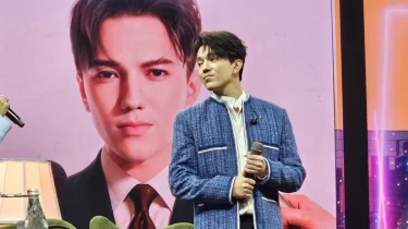 Нью-Йорк әуежайында Димаш Құдайбергенді жанкүйерлері ыстық ықыласпен қарсы алды