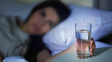 Бір шыны су мен 10 минут — өнімділікті арттыратын таңғы формула