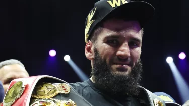 Артур Бетербиев қарсыласынан айырылды