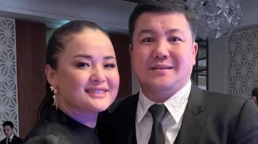 Тұрсынбек Қабатовтың әйелі ән орындап, сынға ұшырады