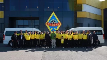 Тұрсын Алагөзов "Қайратқа" екі жаңа автобус сыйлады