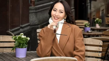 «Найманның сұлу келіні»: 48 жастағы Айгүл Иманбаева желіні жаулап алды