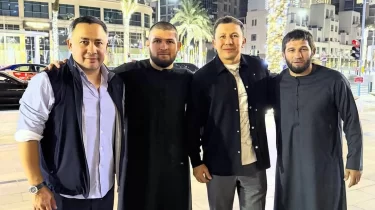 Геннадий Головкин мен Хабиб Нурмагомедовтің кездесуі жанкүйерлерді қуантты