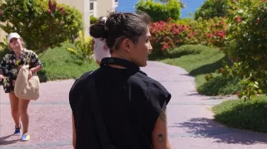 «Айрықша стиль»: Назым Қызайбай жаңа образымен жанкүйерлерін таңғалдырды