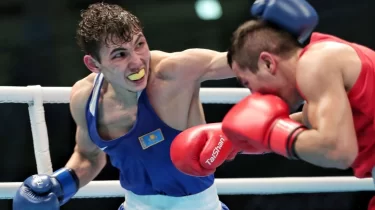 Әлем чемпионатының күміс жүлдегері қарсыласын ойсырата жеңіп, ширек финалға жол тартты