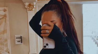 "18-дегі қыздай": Шерхан Қалмырзаның анасы жаңа образымен жұртты таңғалдырды