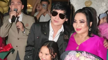 «Орта жаста жүріп тайраңдады» – Қайрат Нұртастың анасы желі қолданушыларының сынына жауап берді