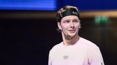 Александр Бублик Венадағы турнирде ТОП қарсыласын сенімді жеңді