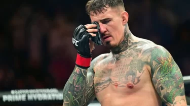 "Ештеңе көрмейді": Аспиналлдың әкесі Ганмен болған жекпе-жектен кейінгі ұлының жағдайын айтты