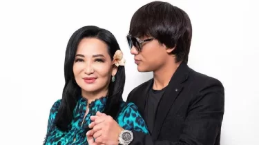 "Содан бері көзілдірік тағады" - Гүлзира Айдарбекова Қайрат Нұртастың өмірін өзгерткен сәтті еске алды