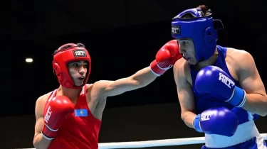 Қазақстандық боксшы өзбекстандықты нокдаунға түсірді (ВИДЕО)