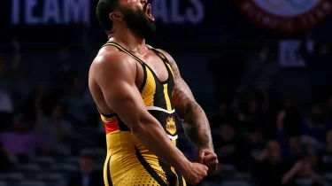 Олимпиада чемпионы 15 секундта қарсыласын нокаутқа жіберді