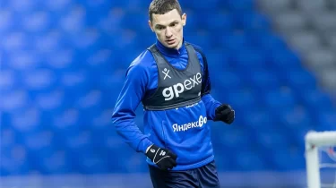 «Отбасымды да араластырып жатыр...» — Ислам Чесноков трансфер жайлы қауесетке жауап берді