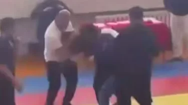 Жаттықтырушылар жанжалы: Екі бапкер айыппұл арқалады