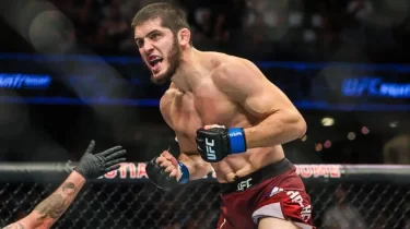 Екінші чемпиондық белбеу, толық доминация және рекордтық серия - Ислам Махачев тарихқа енді