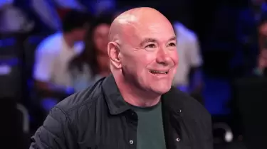 Қазақ блогері UFC басшысына тосын сый жасады