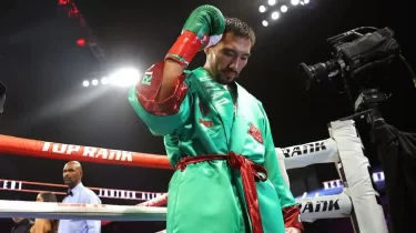 «Бұл бокс емес, кәдімгі шоу»: Жәнібек Әлімханұлы ерекше жекпе-жек туралы