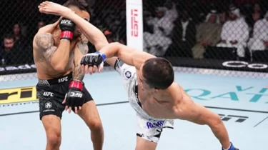 Асу Алмабаев қарсыласын тұншықтыру әдісімен жеңді (ВИДЕО)