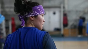 «Қандай күлкілі»: Назым Қызайбай әлем чемпиондарын қалай «жазалағанын» еске алды (ВИДЕО)