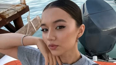 Димаш Құдайбергеннің қарындасы Испаниядан күншуақты суреттерін көрсетті