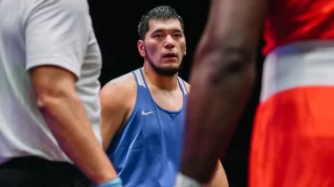 Әлем чемпионы Айбек Оралбай Баходир Джалоловпен футбол ойнады (ВИДЕО)