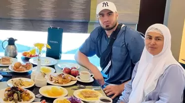 Қазақ боксшылары Баходир Джалоловтың анасына құрмет көрсетті