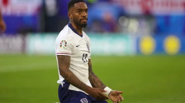 Англия құрамасының шабуылшысы жанкүйермен төбелесті