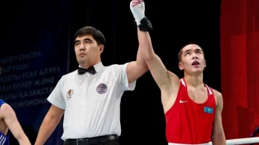 Қазақстандық боксшы Дубайдағы ӘЧ-да ширек финалға шықты