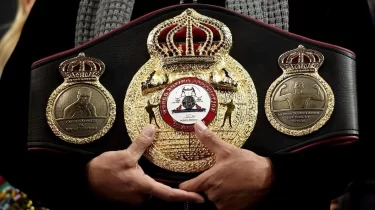 Тәжік боксшысы қазақтан WBA белбеуін тартып алуға ниетті