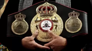 Тәжік боксшысы қазақтан WBA белбеуін тартып алуға ниетті