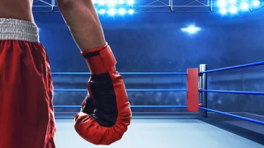 Қазақстандық боксшы титулдық айқаста қарсыласын тас-талқан етті