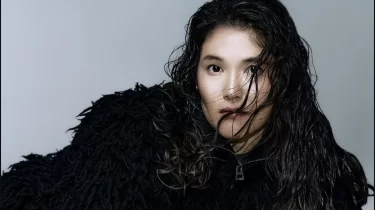 «Сен тым кәрісің…»: Назым Қызайбай жасы туралы сөзге жауап берді