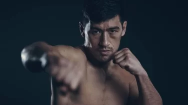 Дмитрий Бивол реалити-шоуға қатысып, жанкүйерлерді таңғалдырды (ВИДЕО)