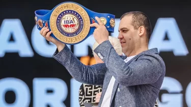 «IBA кәсіби боксқа серпін береді» — Қазақстанды қандай ірі жекпе-жектер күтіп тұр?