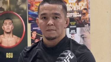 Асу Алмабаев Шавкат Рахмоновпен түскен фотоны жариялап, «екіойлы» жазба қалдырды