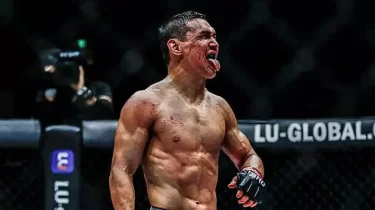 Кайрат Ахметов ұзақ үзілістен кейін жеңіспен оралды (Видео)