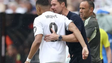 Кикілжің болмаған ба? Мбаппе Хаби Алонсоны құтқармақ болған