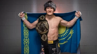 "Біздің тарихты біледі": Еуропалық жанкүйер Жұмағұловқа ерекше сыйлық жасады