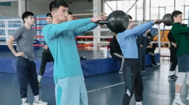 Жанжалдан кейінгі күтпеген қадам: Федерация ұлттық құрамаға бокс аңыздарын не үшін шақырды?