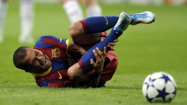 Уақыт созу енді жазаланбақ: футболда жаңа ережелер талқылануда