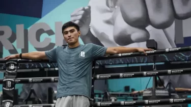 Айдос Медет 20 рет жеңіске жеткен боксшымен жұдырықтасады