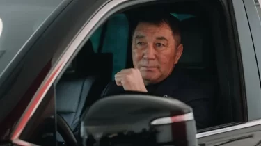 Кенеттен қызметінен кеткен Қайрат Сәтжановқа Land Cruiser сыйға берілді