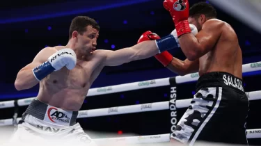 Өзбекстанның экс-чемпионы Жәнібек Әлімханұлының салмағында айқын басымдықпен жеңді