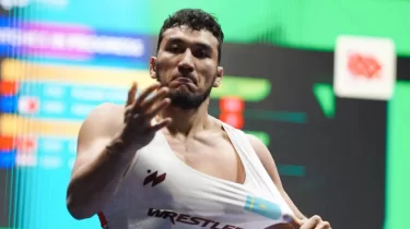 Қазақстанның еркін күрестегі тұңғыш әлем чемпионы әке атанды