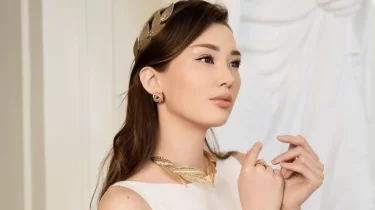 "Киім-кешекті қолмен жуатынмын": Сәбина Алтынбекова тұрмысқа дейінгі өмірін еске алды