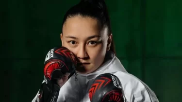 Қазақ қызы айқас алдында қарсыласын "көзбен жеп қойды" (ВИДЕО)