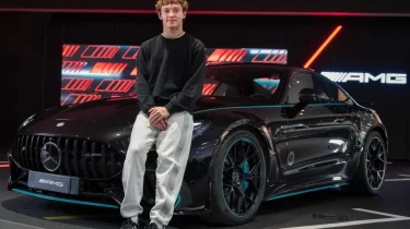 Формула 1 пилоты сирек көліктің тас-талқанын шығарды (ВИДЕО)